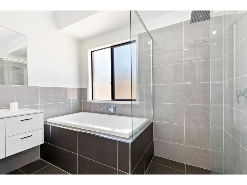 2-4 Wedgebill Court, Greenbank QLD 4124