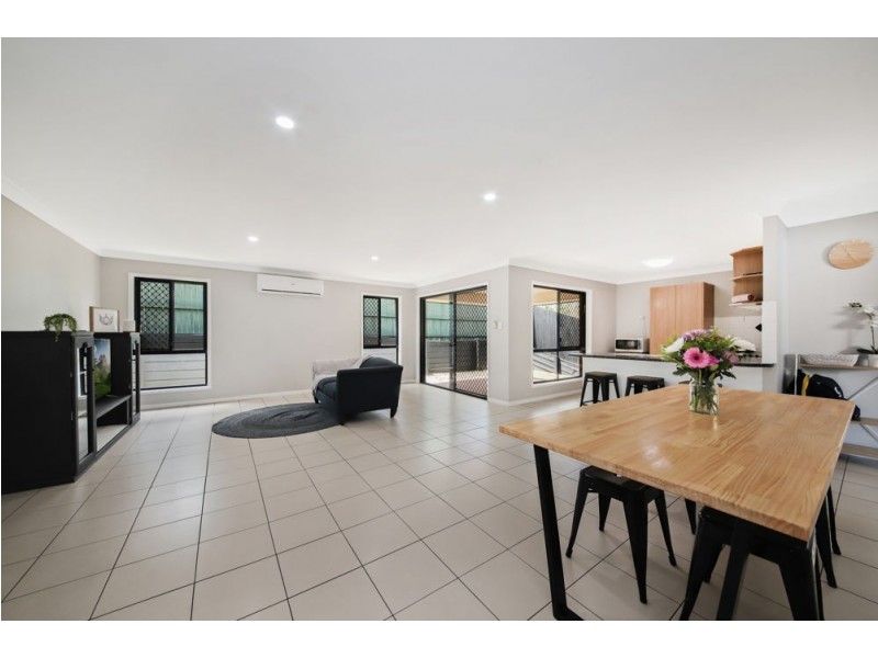 15 Oak Leaf Street, Springfield Lakes QLD 4300