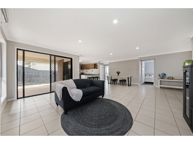 15 Oak Leaf Street, Springfield Lakes QLD 4300