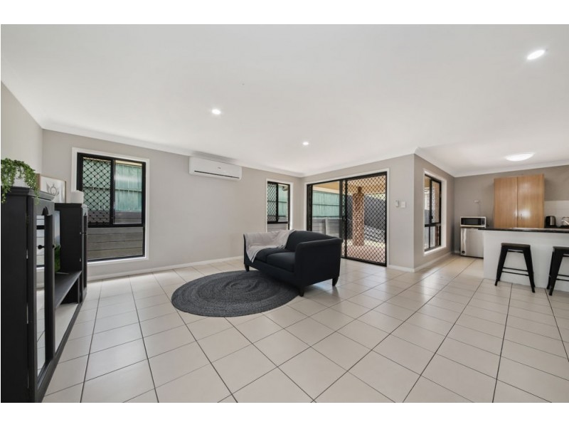 15 Oak Leaf Street, Springfield Lakes QLD 4300