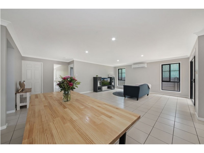15 Oak Leaf Street, Springfield Lakes QLD 4300