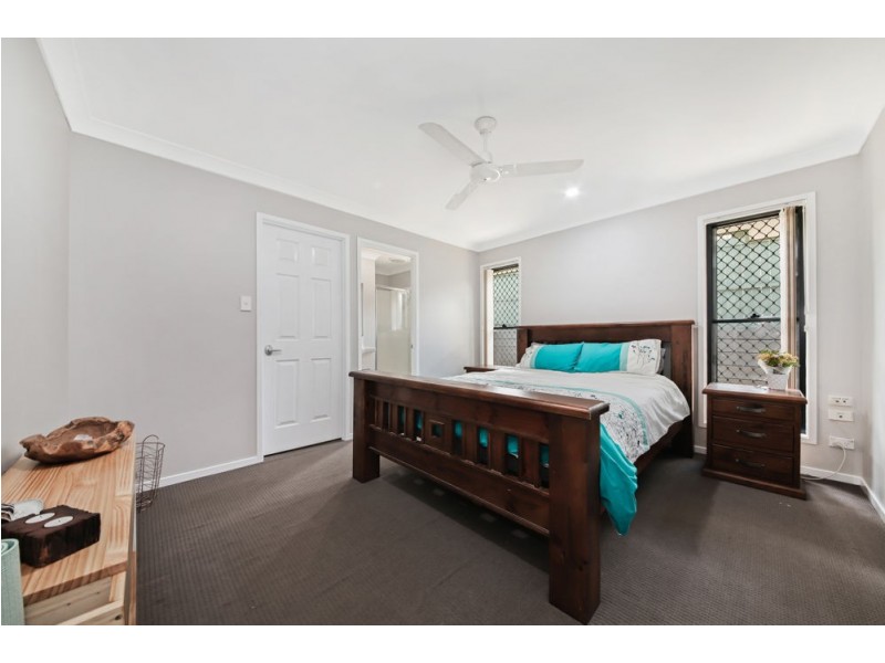 15 Oak Leaf Street, Springfield Lakes QLD 4300