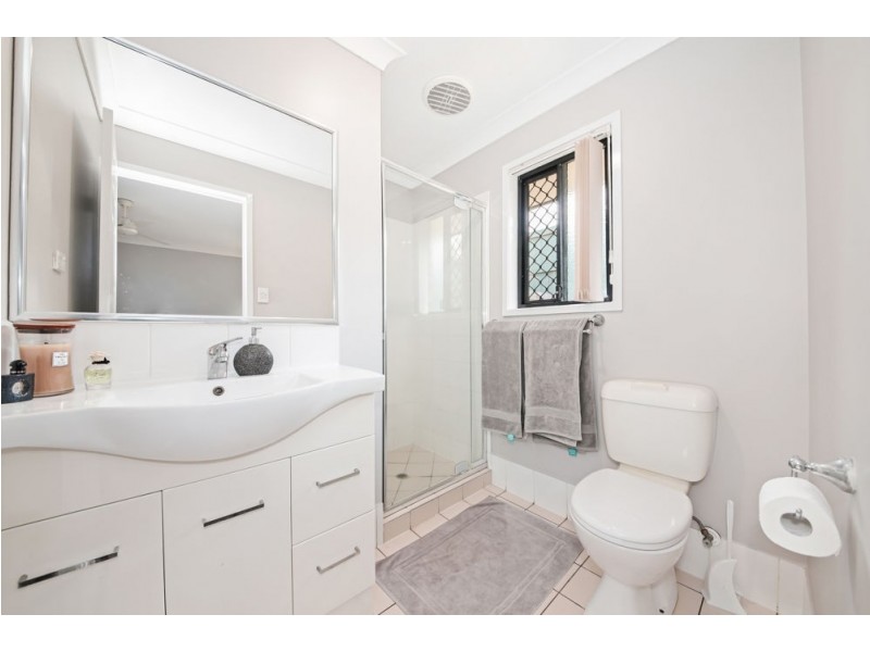 15 Oak Leaf Street, Springfield Lakes QLD 4300
