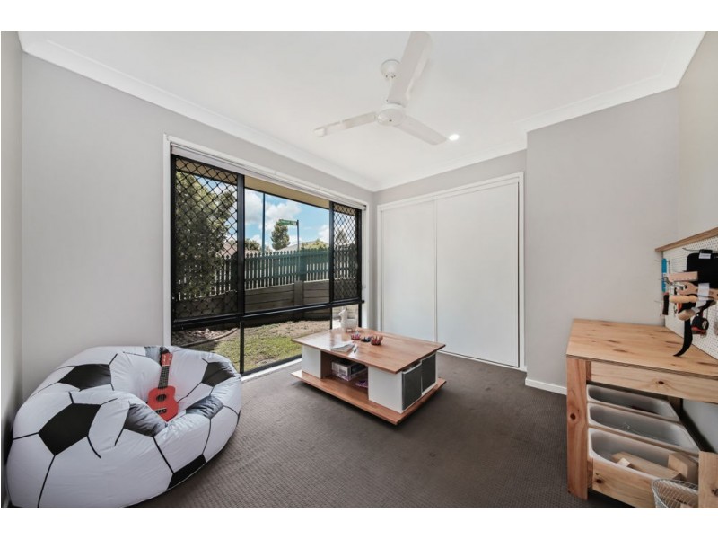 15 Oak Leaf Street, Springfield Lakes QLD 4300