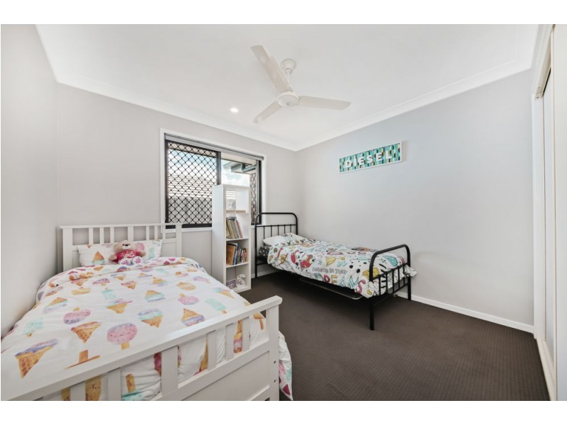 15 Oak Leaf Street, Springfield Lakes QLD 4300