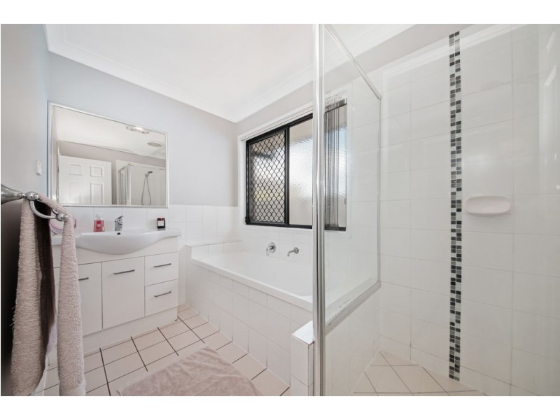 15 Oak Leaf Street, Springfield Lakes QLD 4300