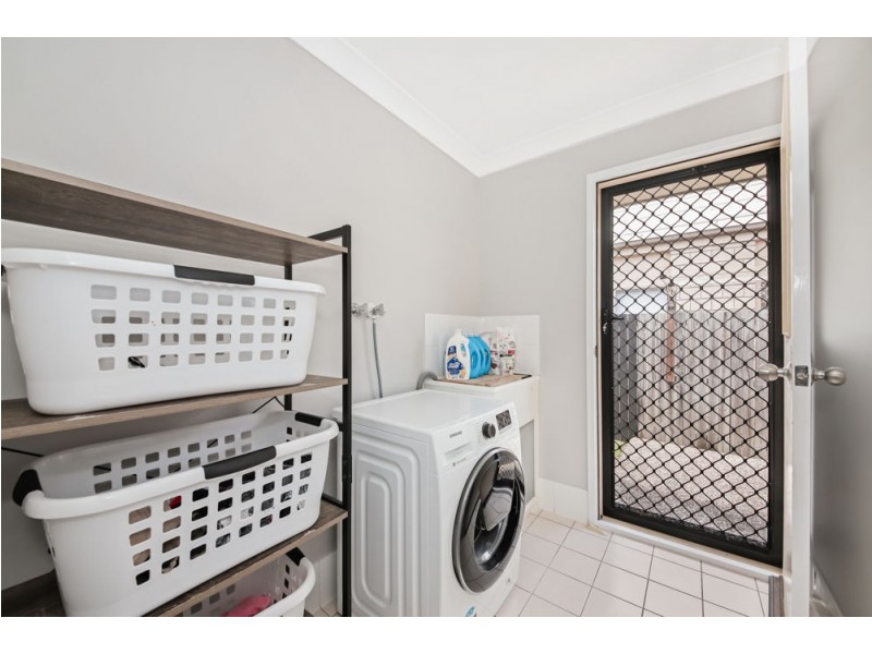 15 Oak Leaf Street, Springfield Lakes QLD 4300
