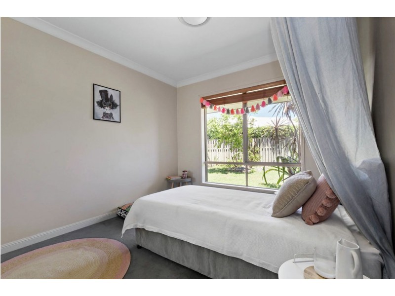 18 Summit Drive, Springfield Lakes QLD 4300