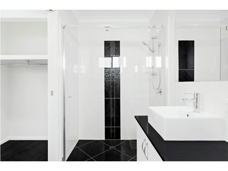 10 Crewes Crescent, Redbank Plains QLD 4301