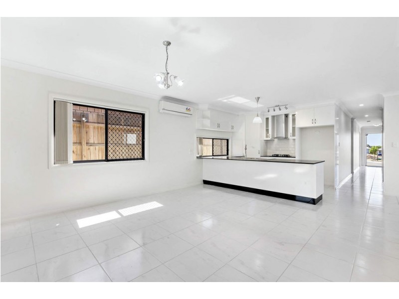 10 Crewes Crescent, Redbank Plains QLD 4301