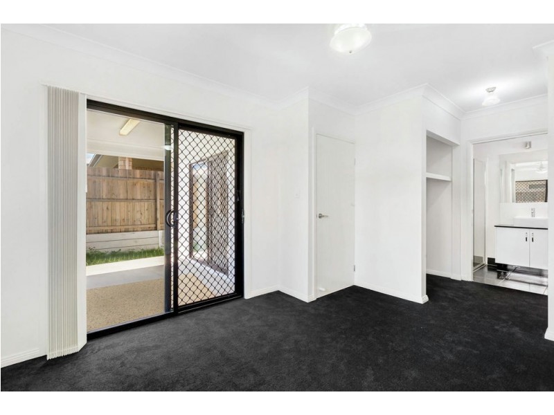 10 Crewes Crescent, Redbank Plains QLD 4301