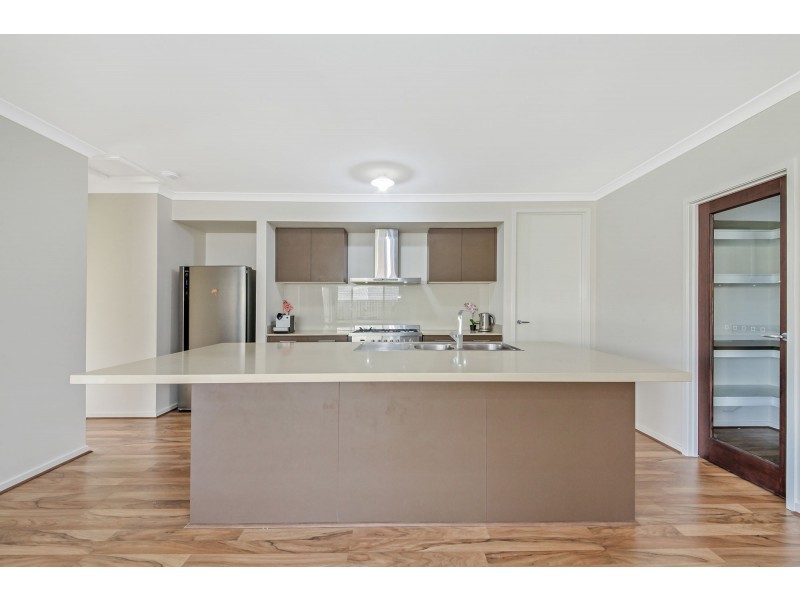 112 Meadows Circuit, Bellbird Park QLD 4300