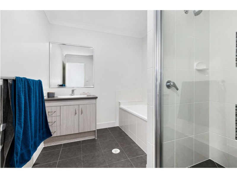 2 Sapphire Street, Brassall QLD 4305