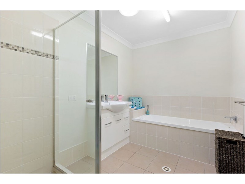 2/74 Jones Road, Bellbird Park QLD 4300