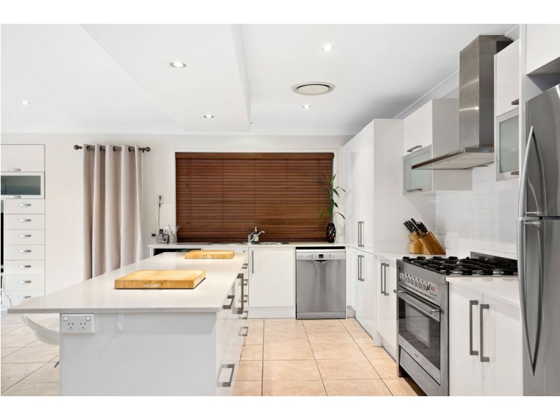 2 Bellbird Drive, Bellbird Park QLD 4300