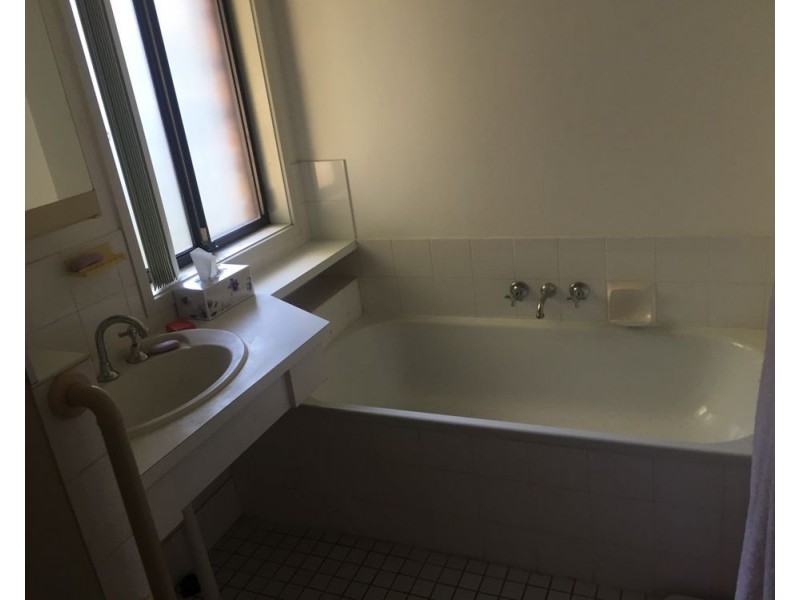 11 Chatburn Street, Chapel Hill QLD 4069