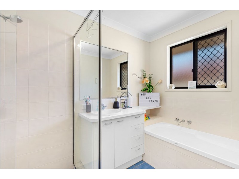 18 Lyrebird Lane, Bellbird Park QLD 4300