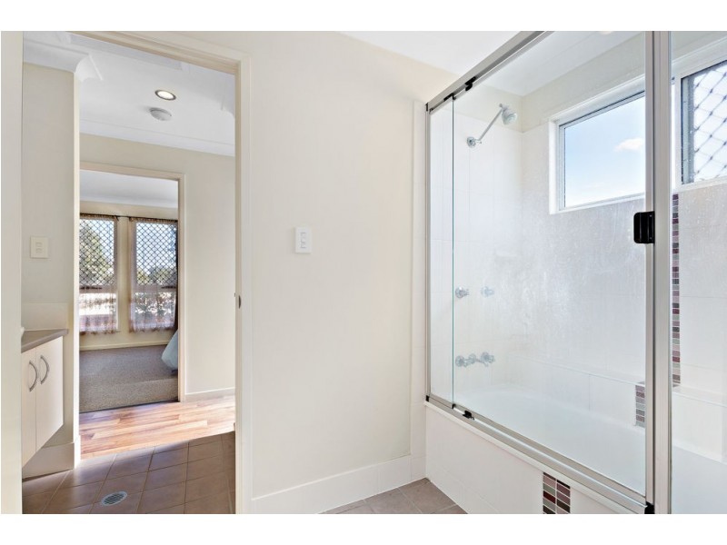18 Esperance Crescent, Springfield Lakes QLD 4300