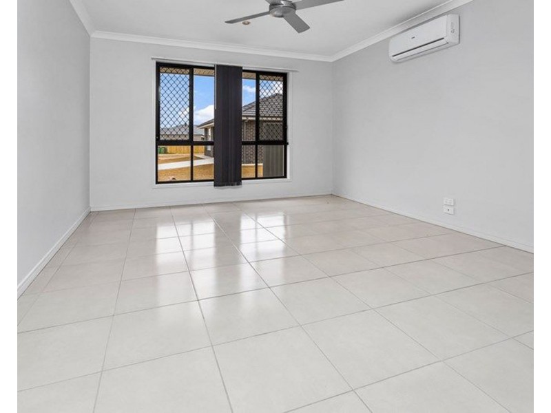 27 Richmond Terrace, Plainland QLD 4341