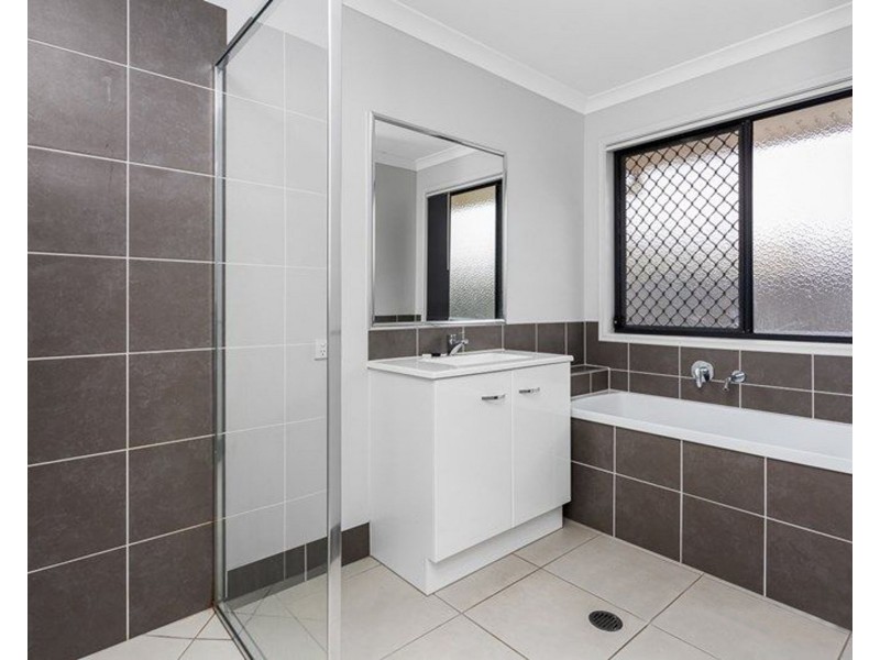 27 Richmond Terrace, Plainland QLD 4341