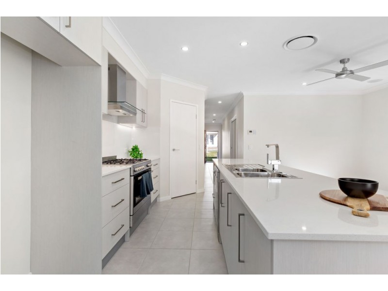 37 Mazeppa Street, South Ripley QLD 4306
