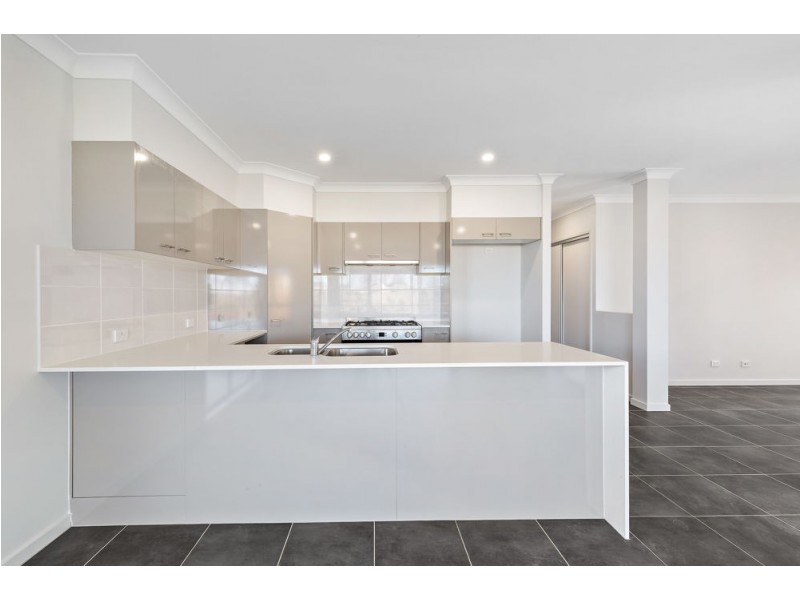 9 Kookaburra Place, Deebing Heights QLD 4306