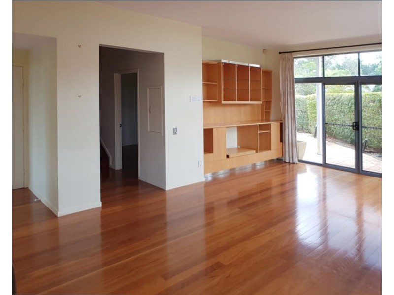 19 Kulki Place, Chapel Hill QLD 4069