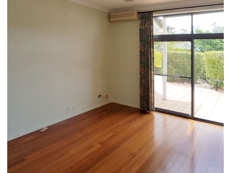 19 Kulki Place, Chapel Hill QLD 4069