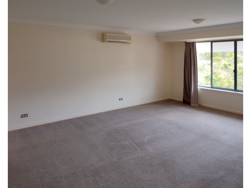 19 Kulki Place, Chapel Hill QLD 4069