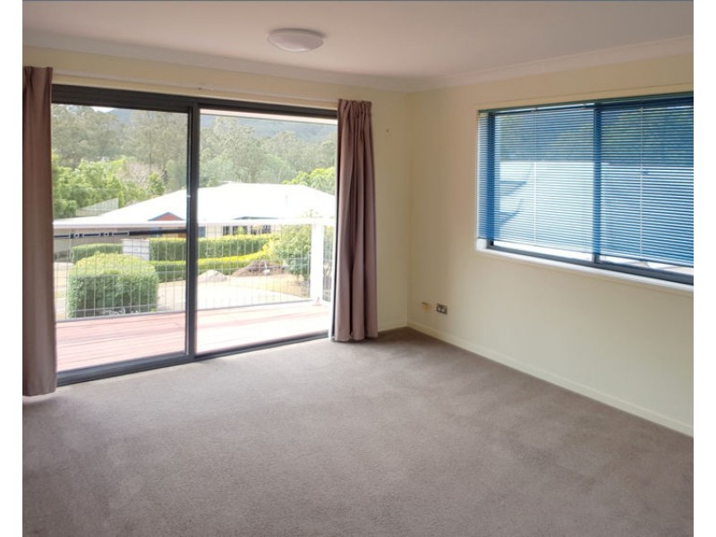 19 Kulki Place, Chapel Hill QLD 4069