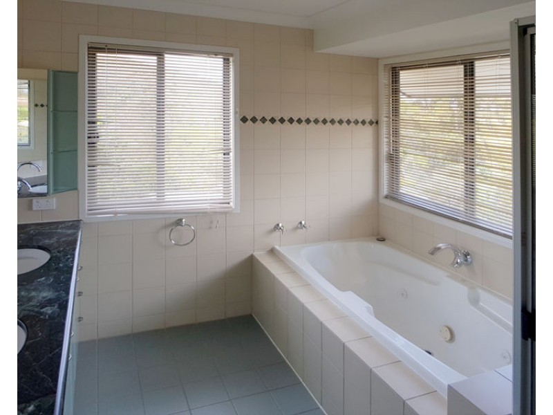 19 Kulki Place, Chapel Hill QLD 4069