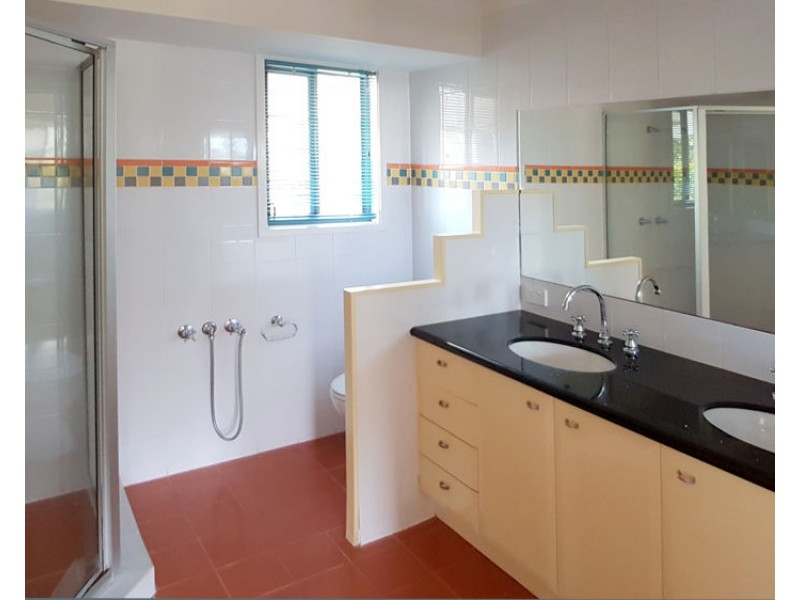 19 Kulki Place, Chapel Hill QLD 4069