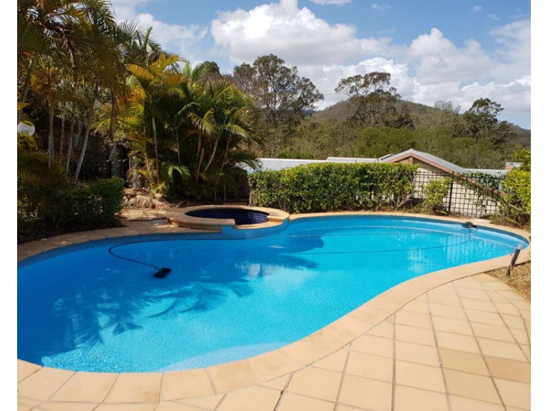 19 Kulki Place, Chapel Hill QLD 4069