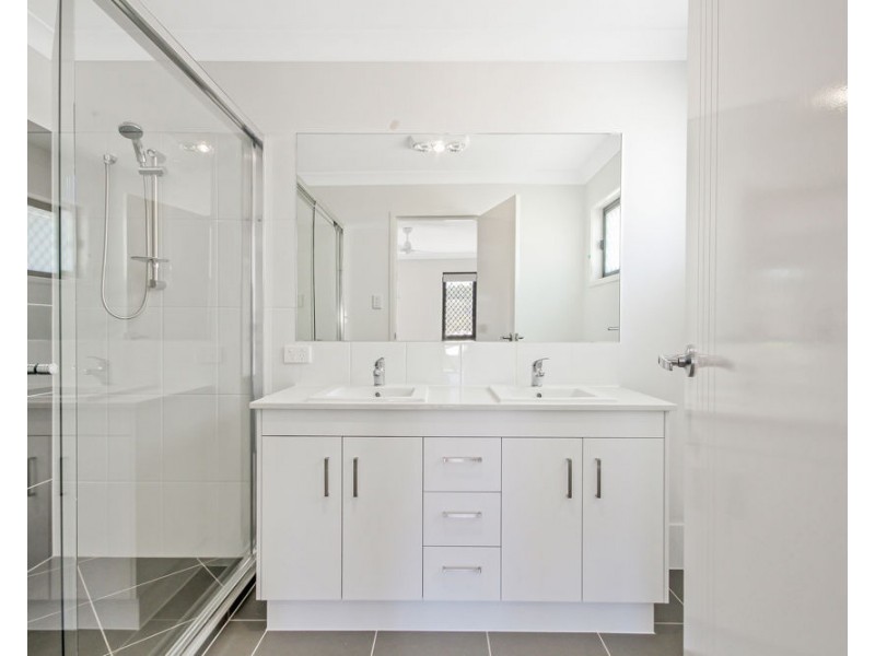 13 Cairo Way, Spring Mountain QLD 4124