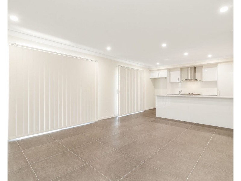 6 Granite St, Yarrabilba QLD 4207