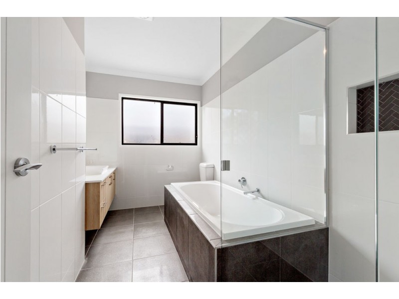 13 Lady Musgrave Drive, Springfield Lakes QLD 4300