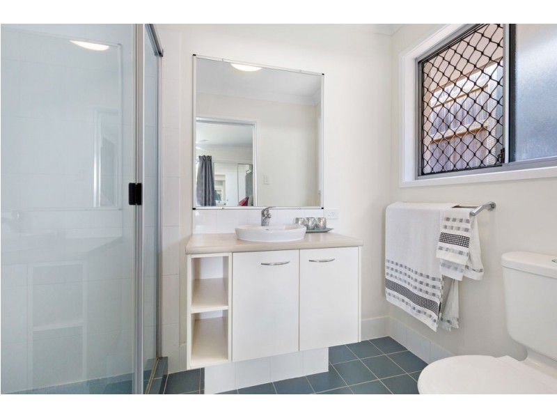 6 Pinnacle Close, Springfield Lakes QLD 4300