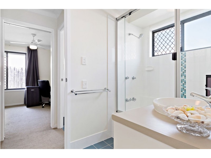 6 Pinnacle Close, Springfield Lakes QLD 4300