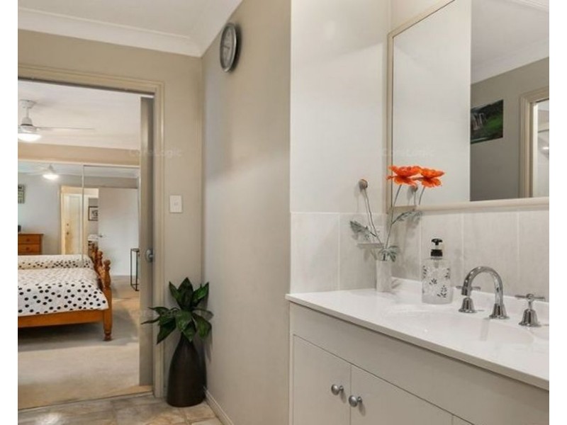 32 Elmwood Circuit, Springfield Lakes QLD 4300