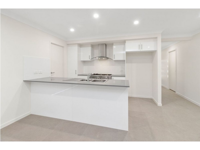 4 Pelling Place, Deebing Heights QLD 4306