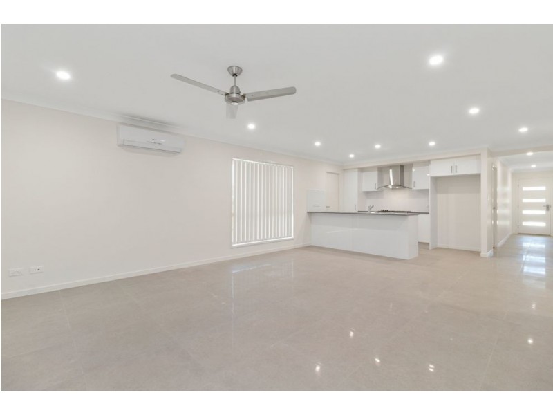 4 Pelling Place, Deebing Heights QLD 4306
