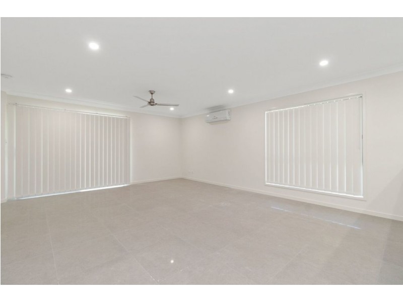 4 Pelling Place, Deebing Heights QLD 4306