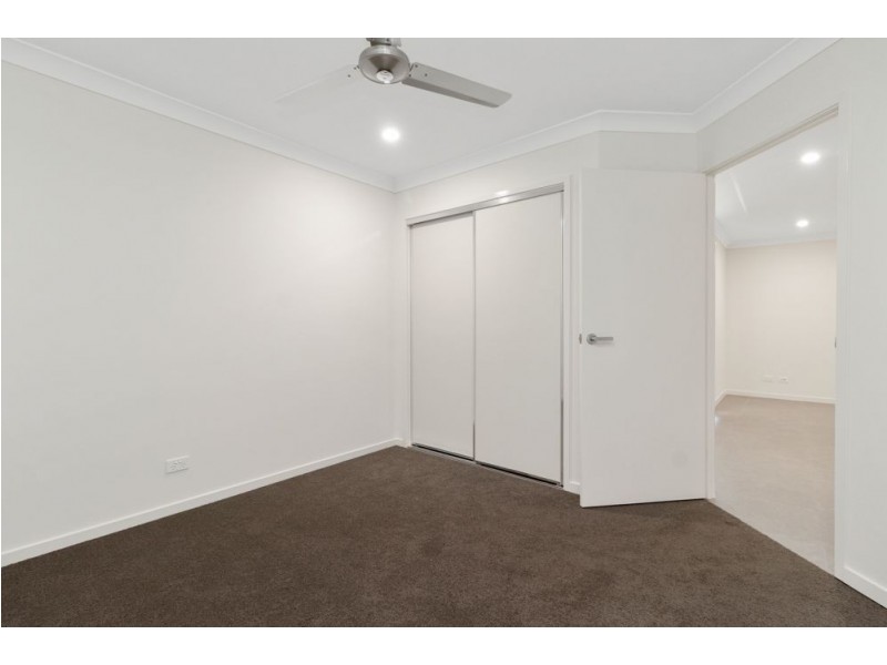 4 Pelling Place, Deebing Heights QLD 4306