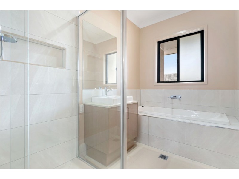 14 Uma Street, Spring Mountain QLD 4124