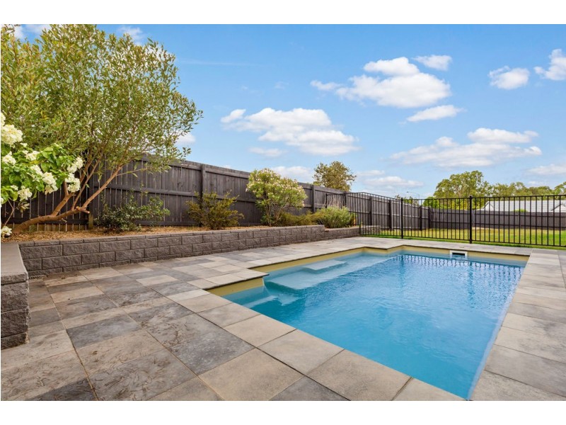 10 Pearse Drive, Brassall QLD 4305