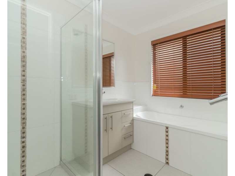 11 The Avenue, Heathwood QLD 4110