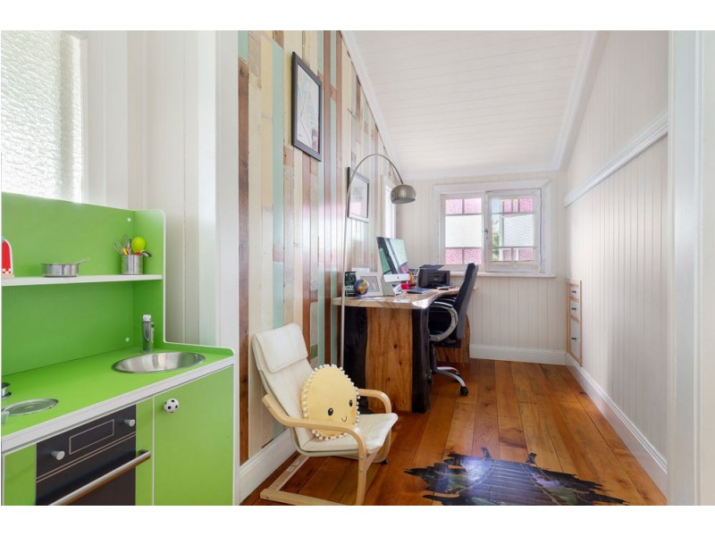 13a George Street, Newtown QLD 4305