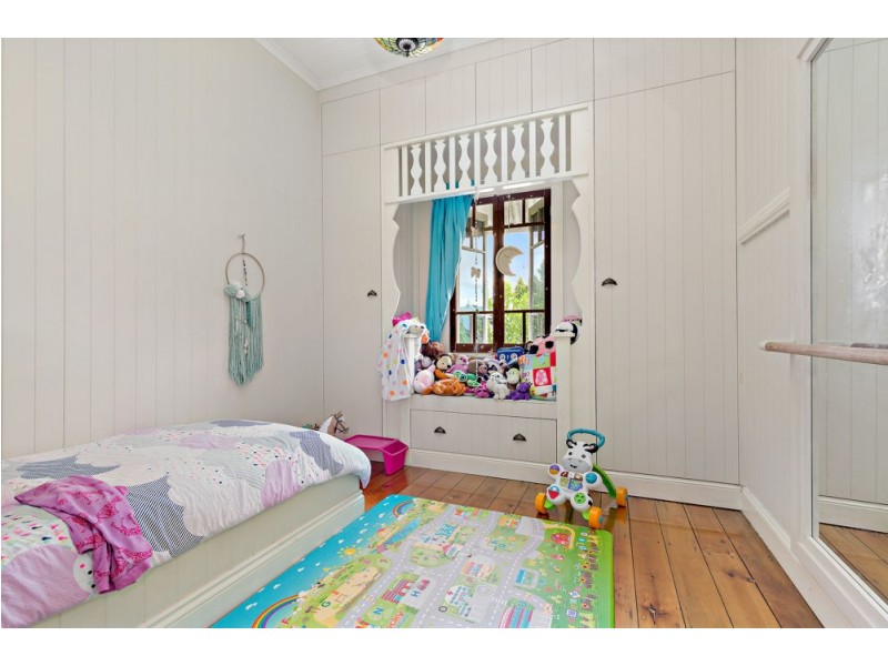 13a George Street, Newtown QLD 4305