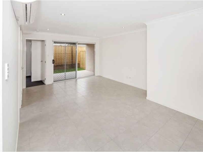 2/15 Folkes Close, Bellbird Park QLD 4300