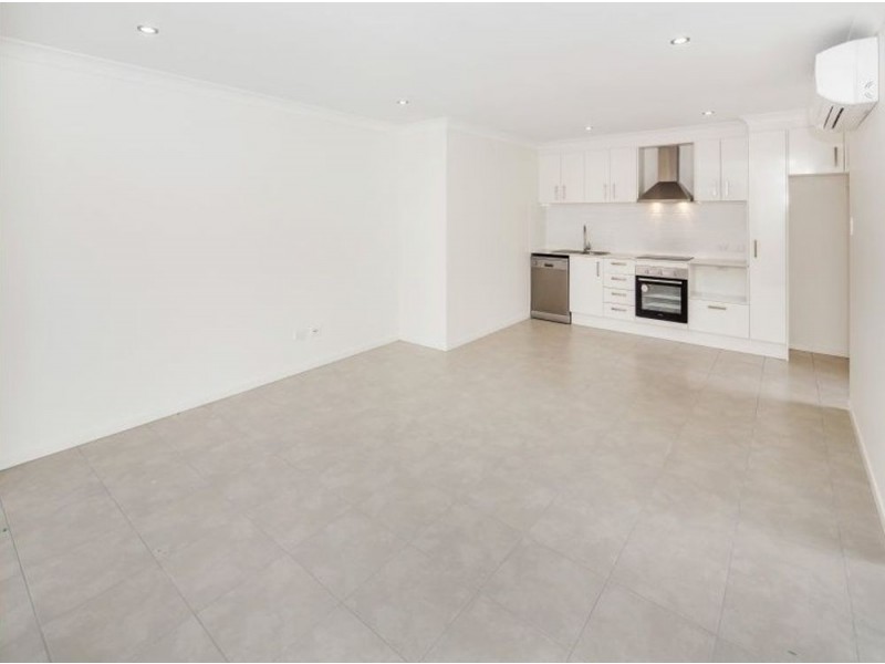 2/15 Folkes Close, Bellbird Park QLD 4300